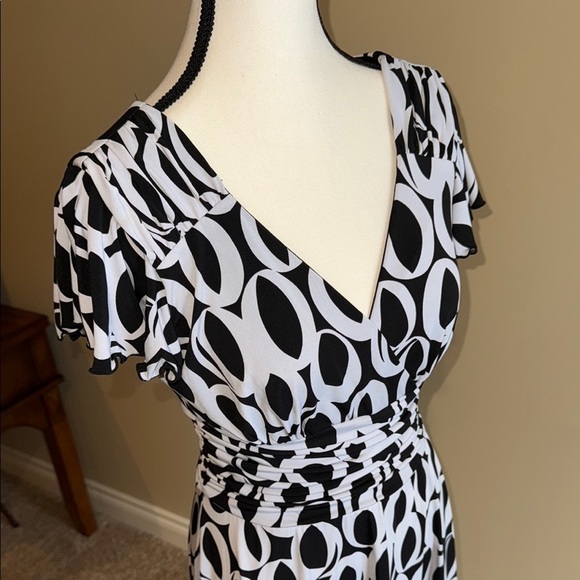 Sandra Darren Black and White, Wrap Over Bodice, Ruched Waist, Midi Dress - Picture 6 of 16